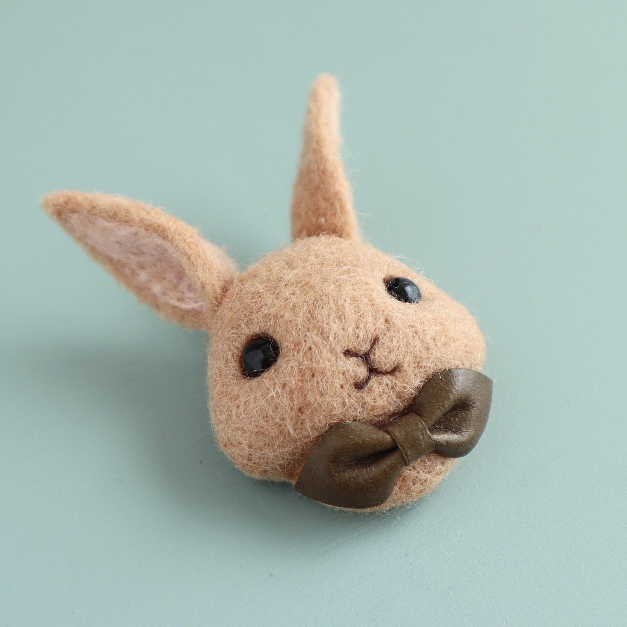 羊毛フェルトブローチ　ウサギ（フェイス）ブラウン | 3枚目
