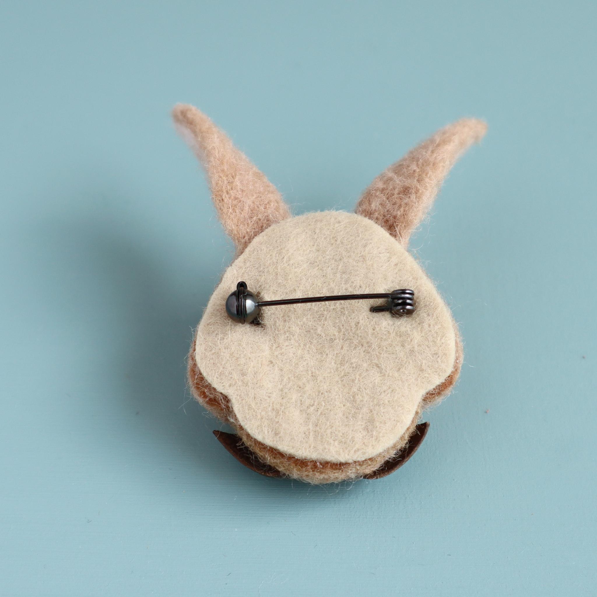 羊毛フェルトブローチ　ウサギ（フェイス）ブラウン | 4枚目