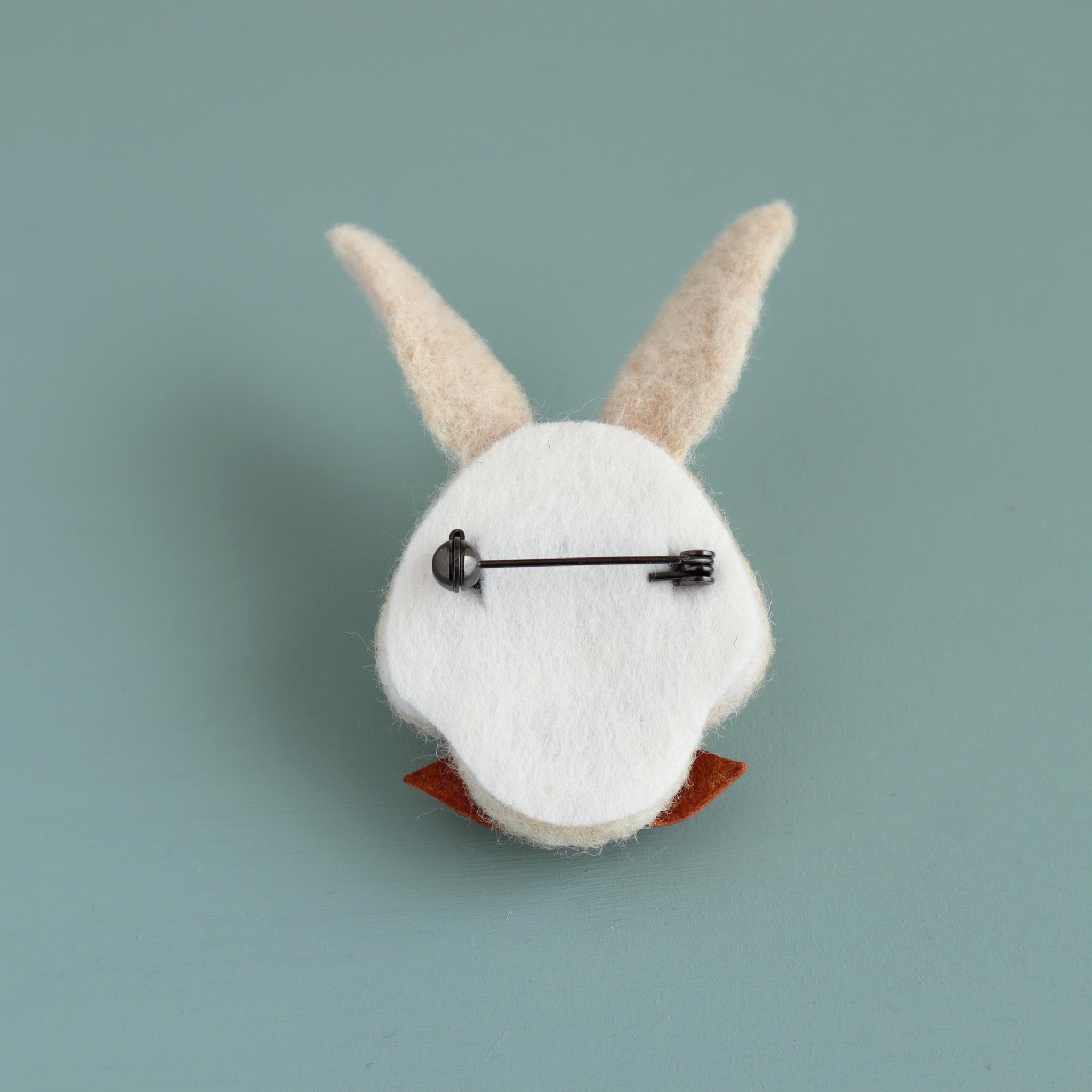 羊毛フェルトブローチ　ウサギ（フェイス）アイボリー | 4枚目