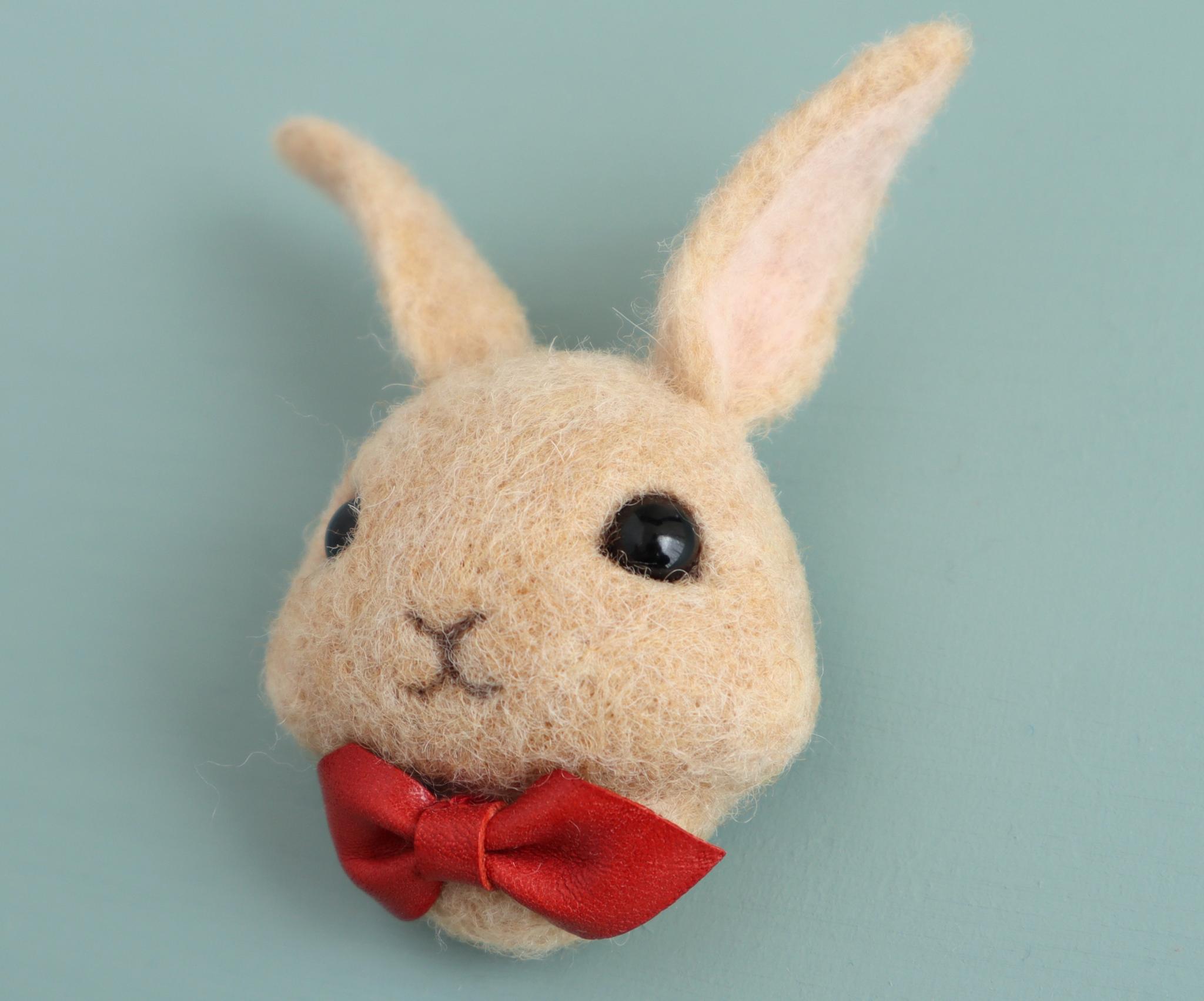 羊毛フェルトブローチ　ウサギ（フェイス）ライトブラウン | 2枚目