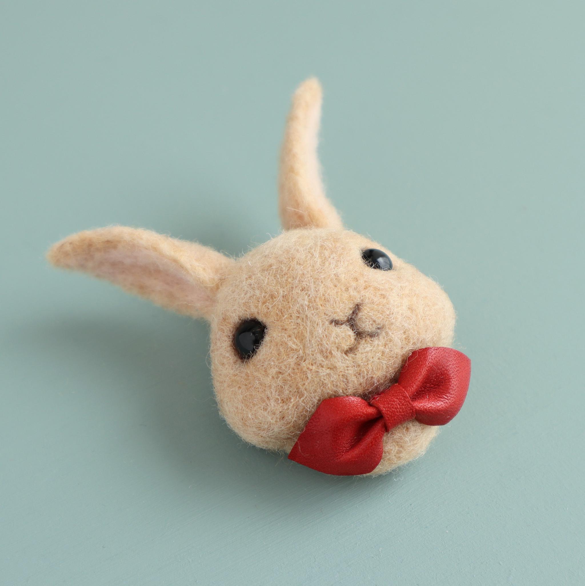 羊毛フェルトブローチ　ウサギ（フェイス）ライトブラウン | 3枚目