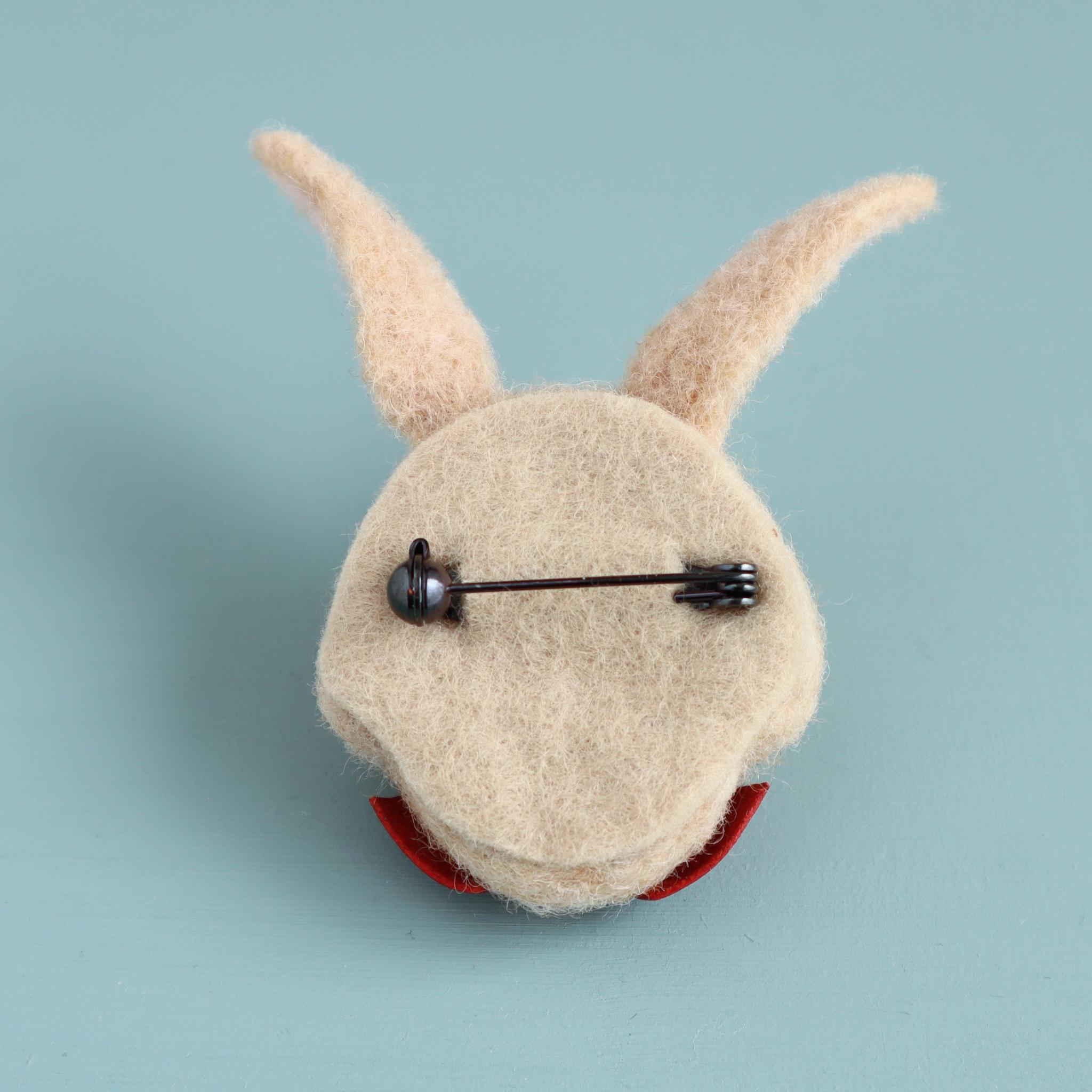 羊毛フェルトブローチ　ウサギ（フェイス）ライトブラウン | 4枚目
