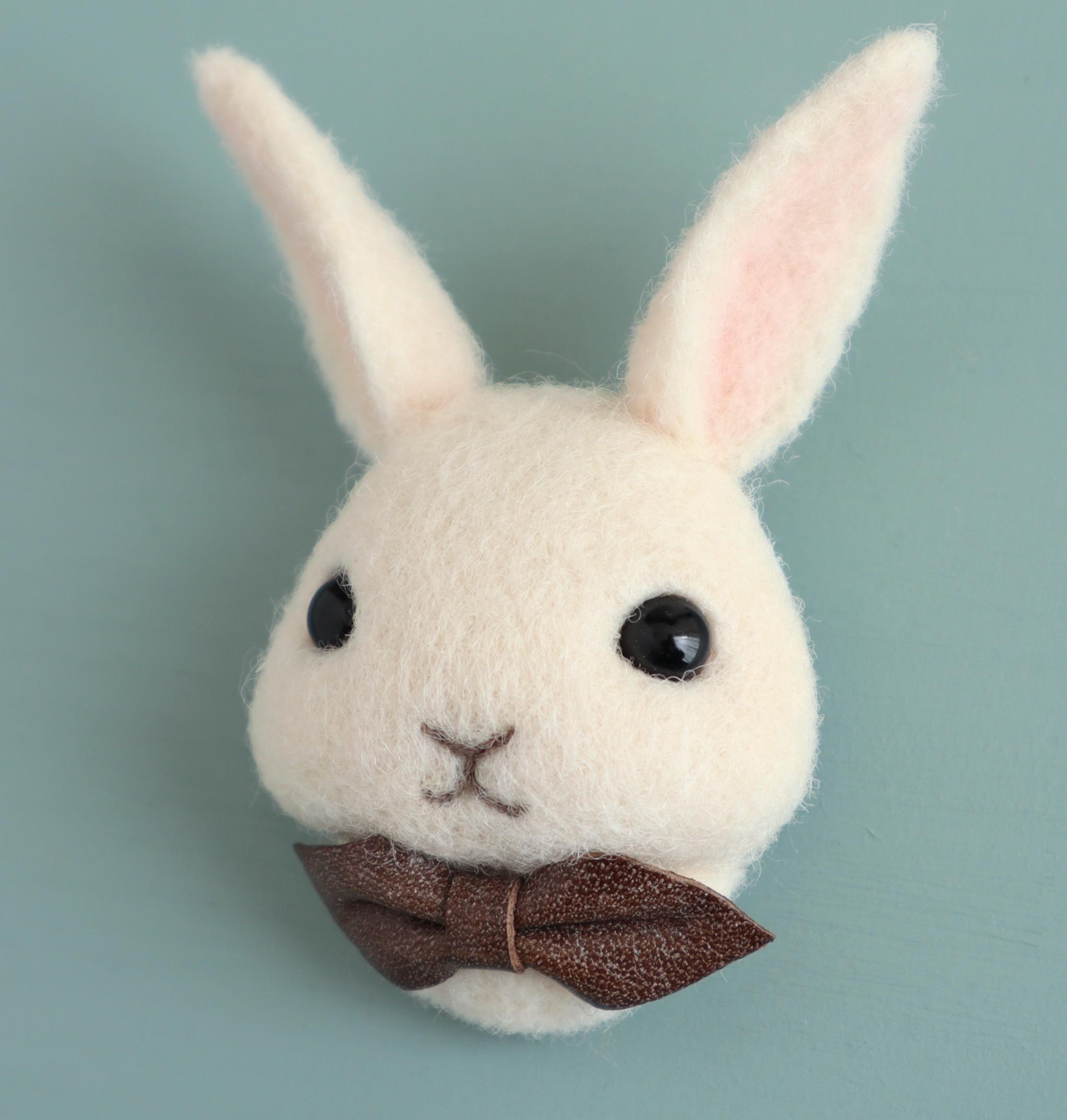 羊毛フェルトブローチ ウサギ(フェイス)ホワイト | 2枚目