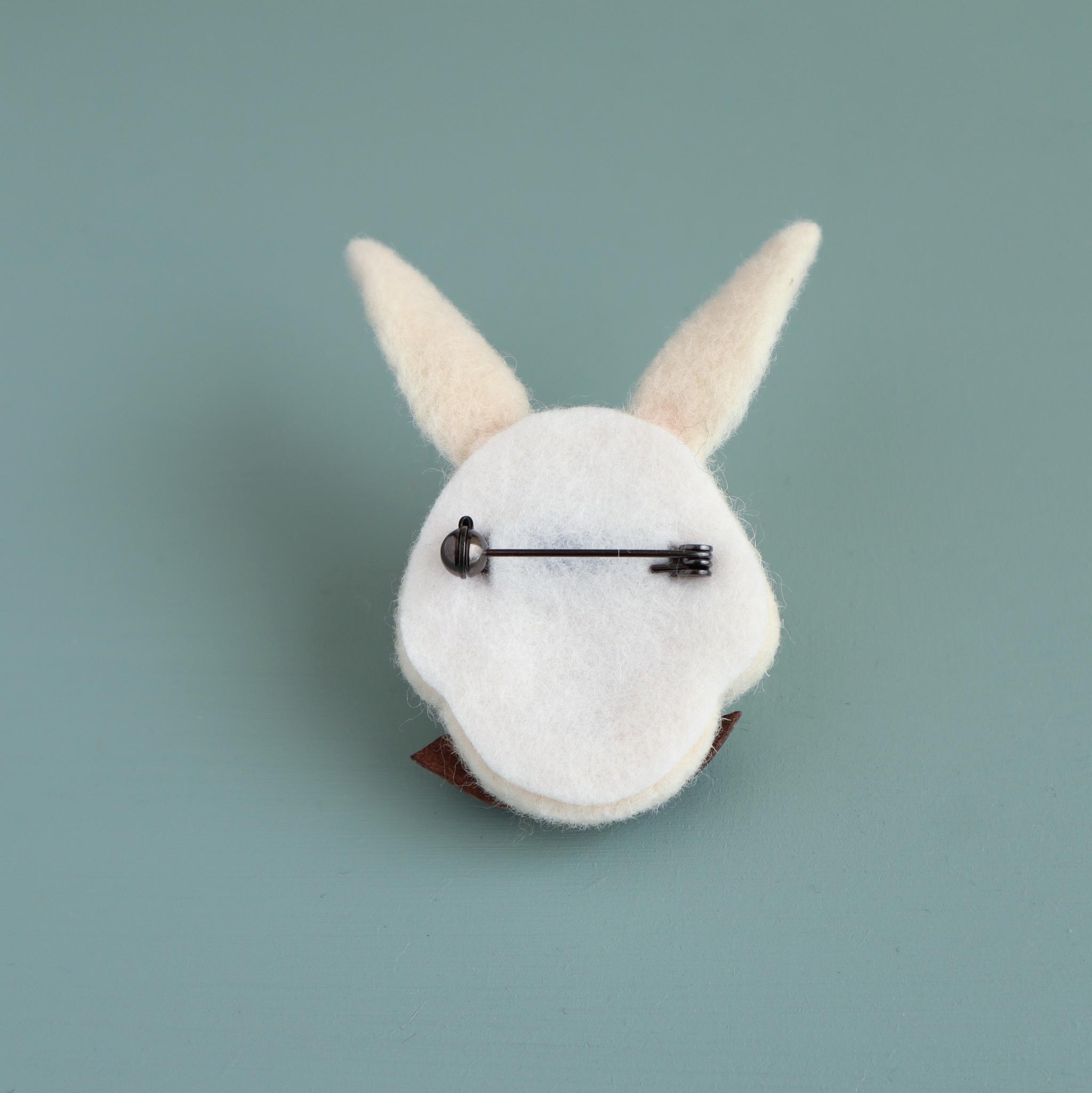 羊毛フェルトブローチ ウサギ(フェイス)ホワイト | 4枚目